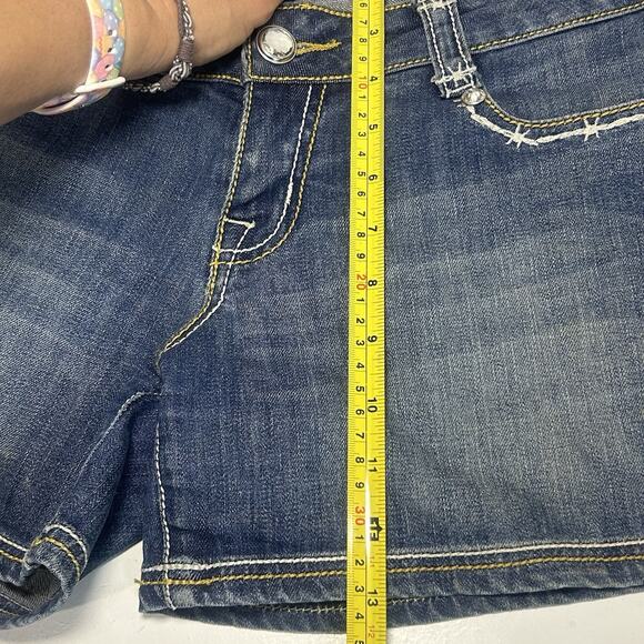 Rancho Estancia Women’s Denim Shorts Size 28 Southwestern Cross Embroider Jewel - Picture 8 of 8